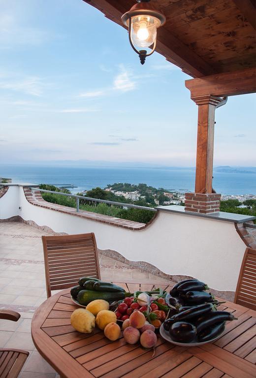 Relais Maison De Charles Искья Экстерьер фото